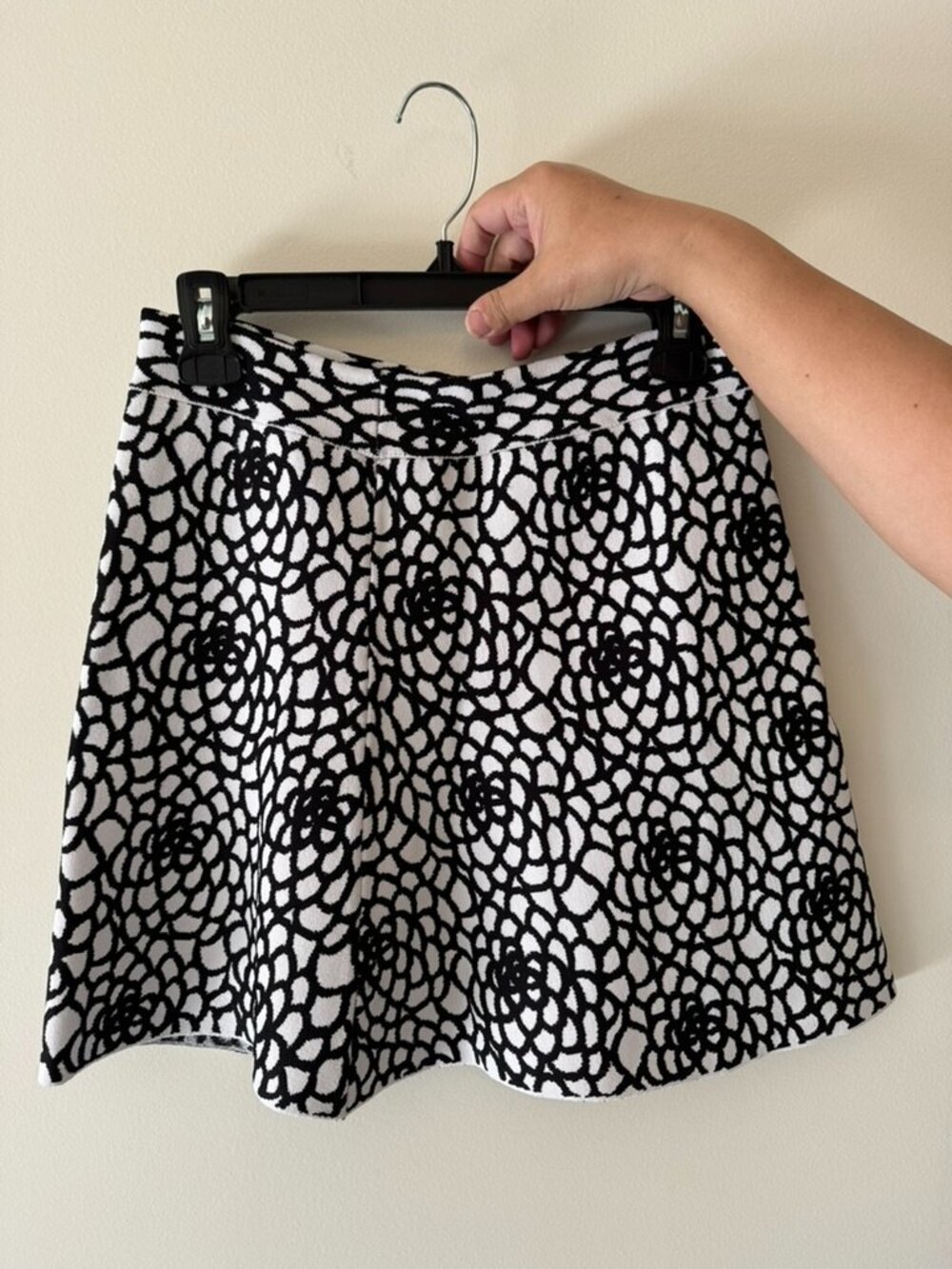 *NEW W/ TAG* A.L.C. black-and-white stretch-knit rose mini skirt , size M US 4-6